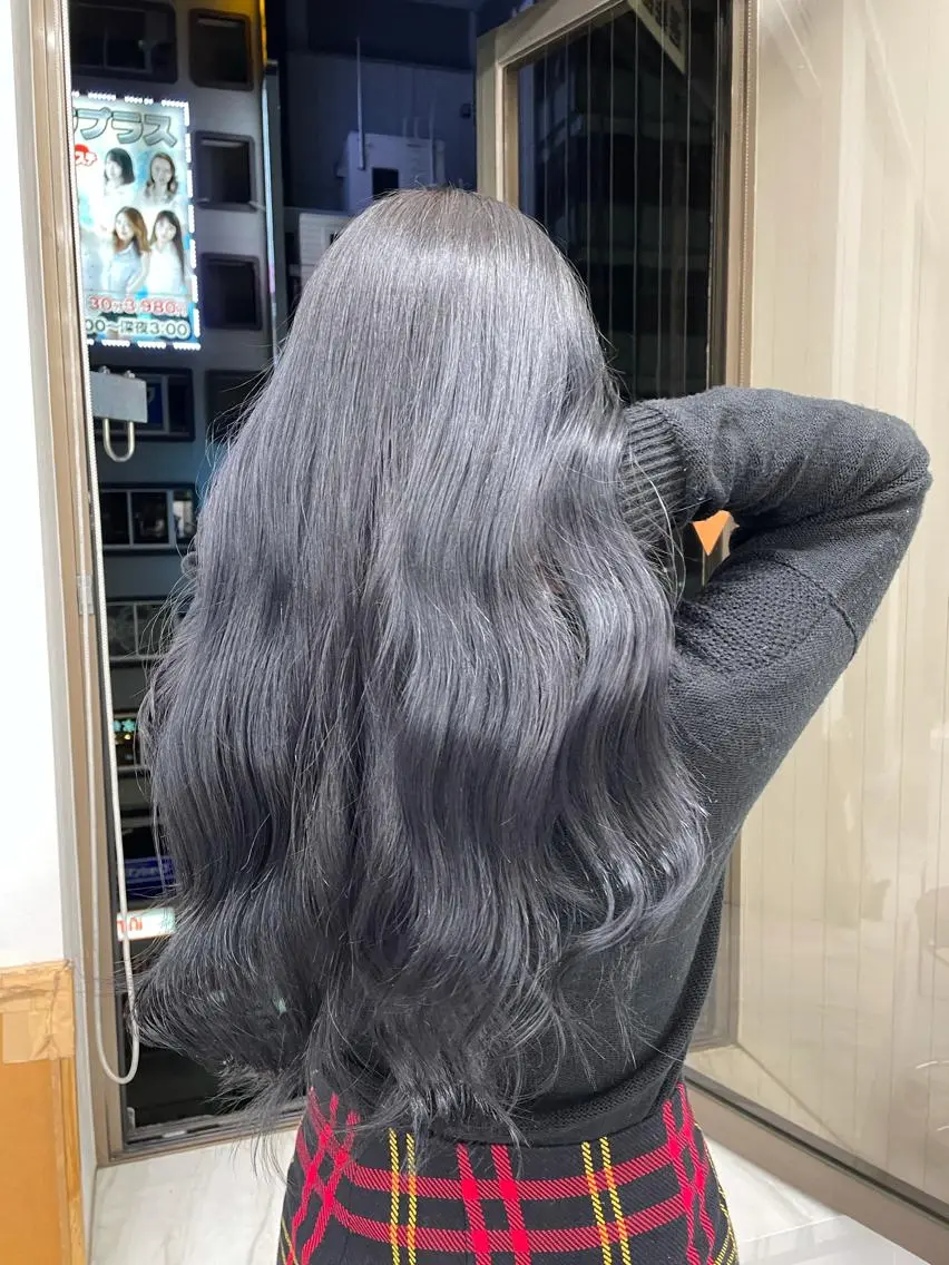 セミロング カラー 抜け感レイヤー︴ ニュアンスカラーのヘアスタイル