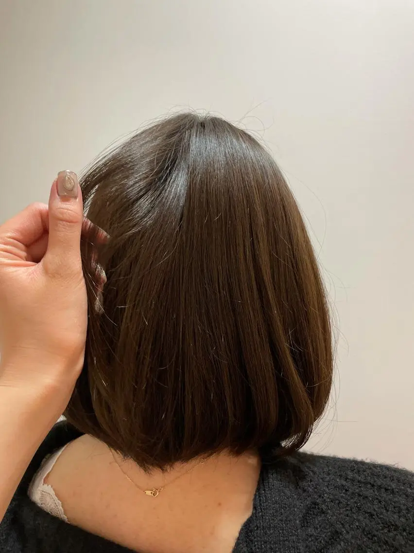 セミロング カラー 透明感カラー 🩶🩵🩷AIRIのヘアスタイル