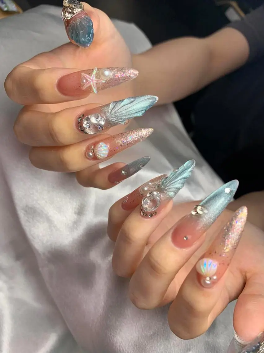 ネイル アートネイル オーロラネイル フレンチネイル ジェルネイル ガラスフレンチ JISOO ANA.CHUOのネイルデザイン