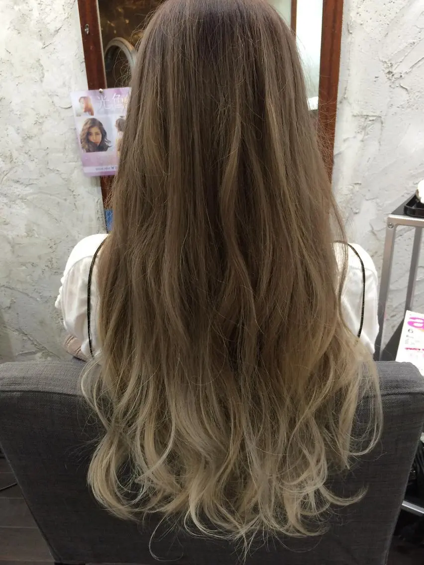 ロング アッシュ 💫カットはなんでも 得意です✂️のヘアスタイル