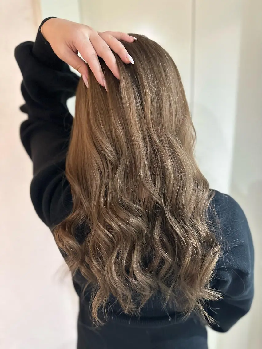 ロング カラー アッシュ 黒髪 ブルーカラー ブルーブラック グレージュ カット ヘアカラー トリートメント うる艶カラー美容師 ayumiのヘアスタイル