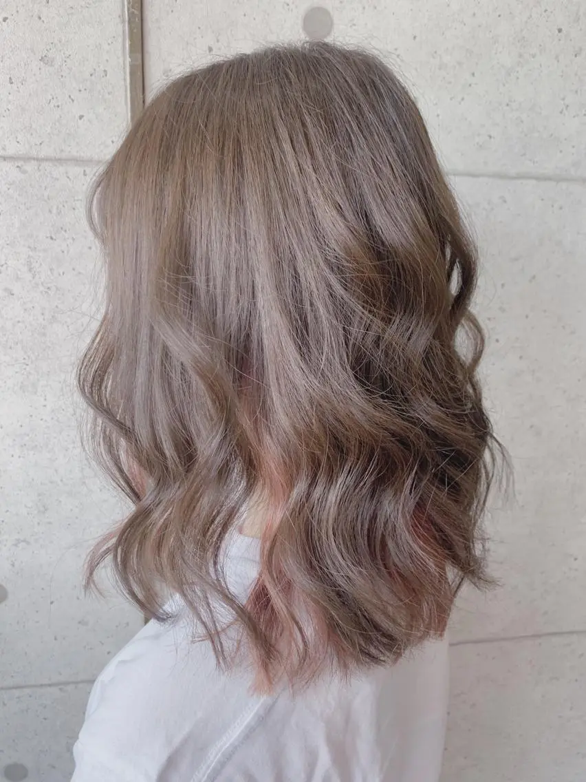 ミディアム カラー ブリーチ 福森 みずきのヘアスタイル