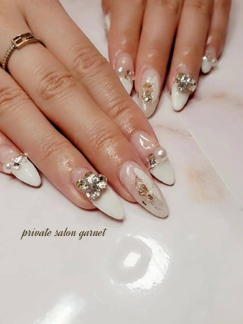 ネイル フレンチネイル キラキラネイル Garnet nailのネイルデザイン