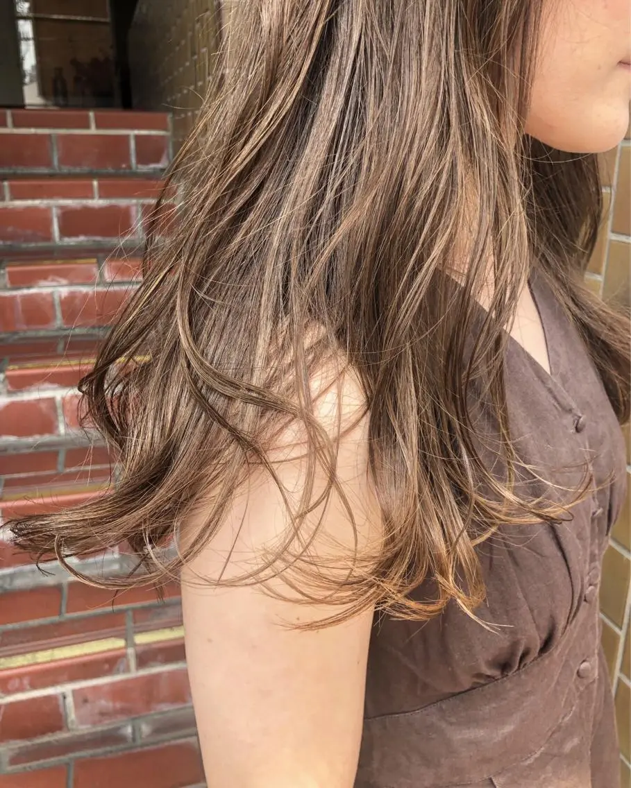 セミロング カラー ヘアカラー 岡本 一平のヘアスタイル