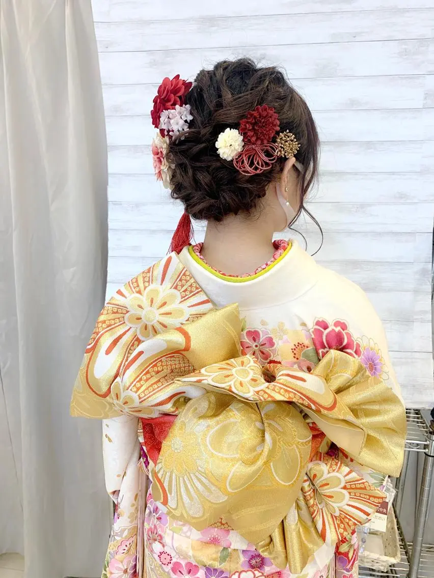 セミロング ヘアアレンジ 成人式 ヘアアレンジ にいた かづしげのヘアスタイル