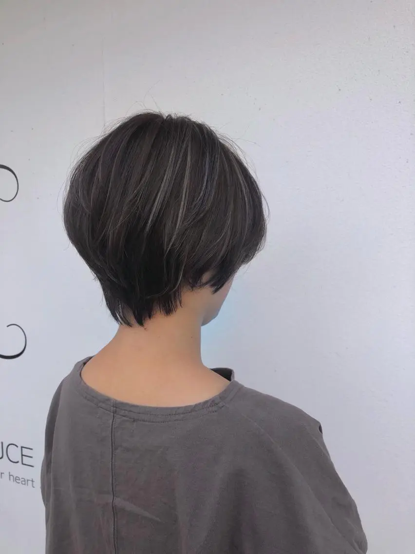 ショート カラー グレージュ ハイライトカラー ハイライト ヘアカラー wカラー 指名No1かけるのヘアスタイル