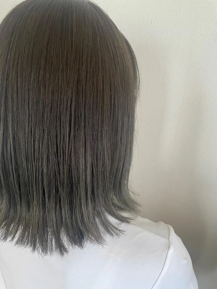 カラー タケウチ サトミのヘアスタイル