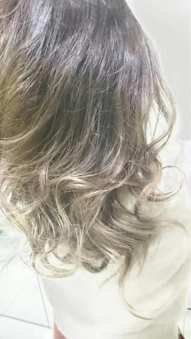 ロング カラー グラデーションカラー ささき まさとのヘアスタイル