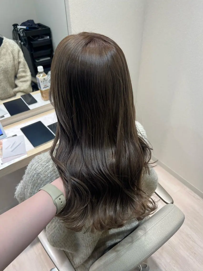 セミロング ヘアカラー トリートメント ヘッドスパ mina .のヘアスタイル