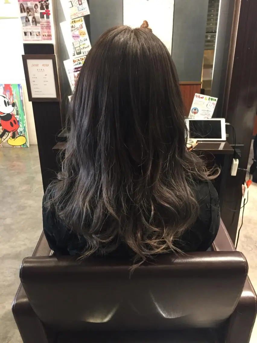 ロング 金澤 愛のヘアスタイル