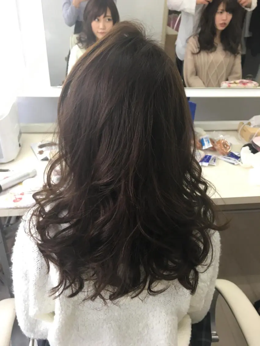 セミロング ヘアアレンジ ヘアセット SHIORI💜口コ ミNo.1艶カラーのヘアスタイル