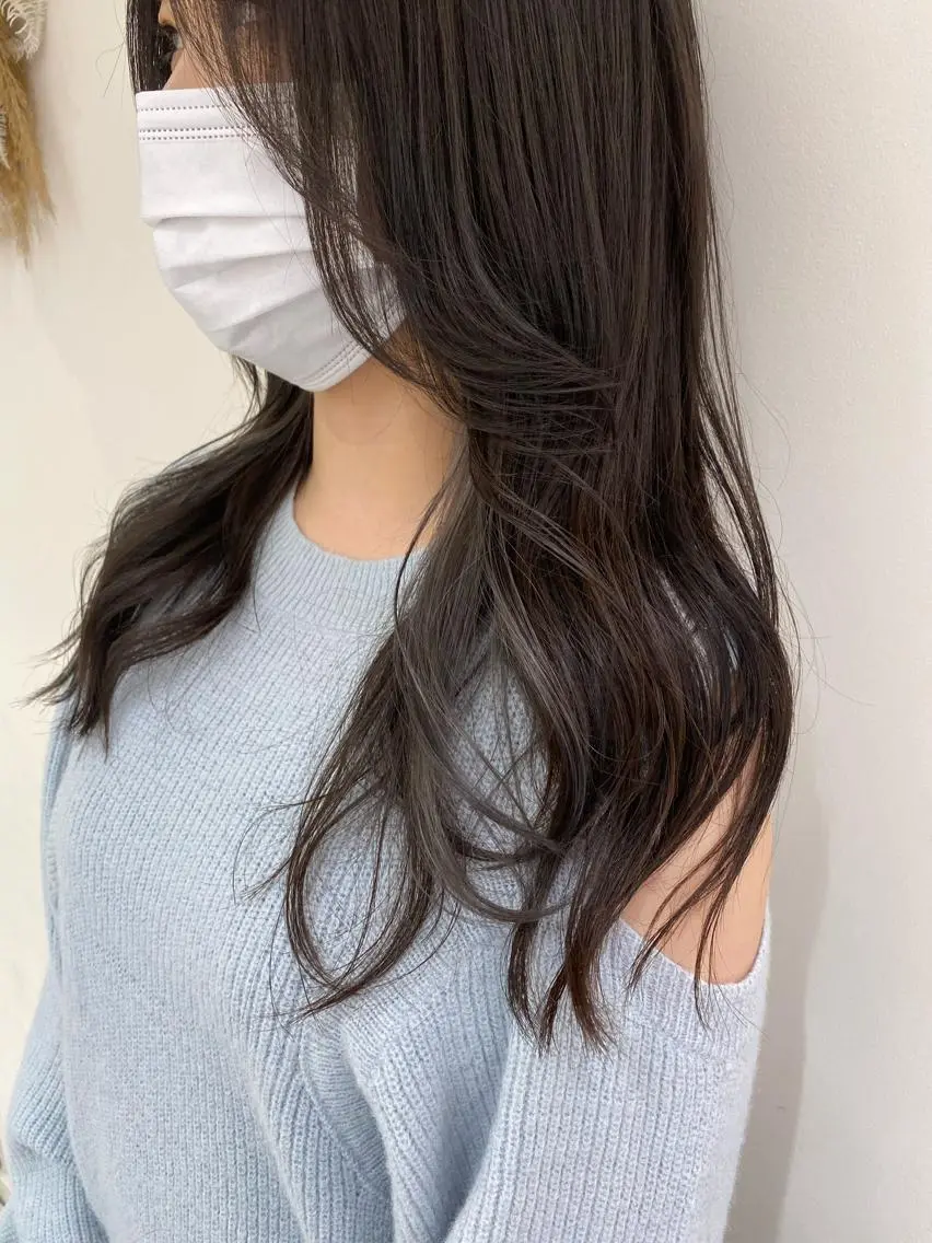 ロング カラー インナーカラー シルバー レイヤーカット/ ハイライト　千咲季のヘアスタイル