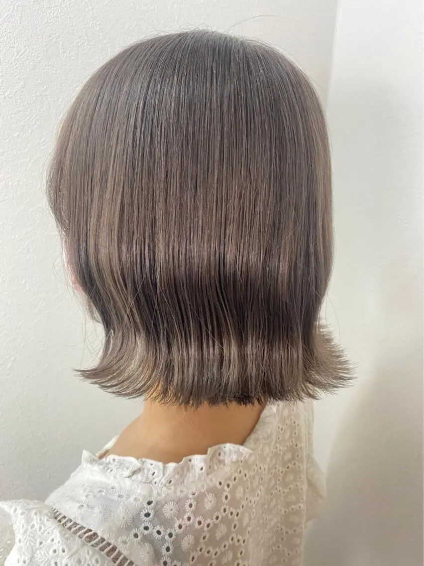 ショート カラー ブリーチ グレージュ 遠藤沙也加 /レイヤーカットのヘアスタイル