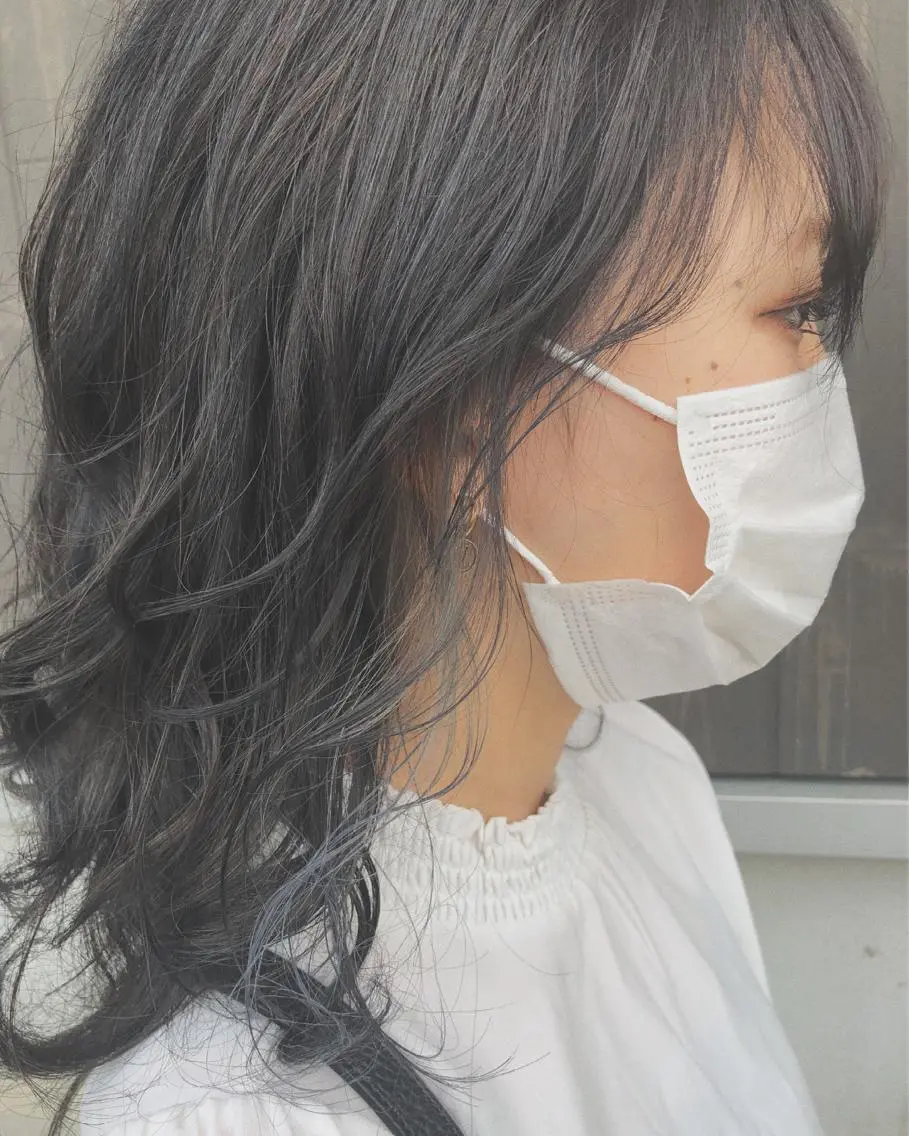 ミディアム カラー イヤリングカラー ハイライトカラー インナーカラー ハイライト カット ヘアカラー トリートメント NAKAGAWA YUICHIのヘアスタイル