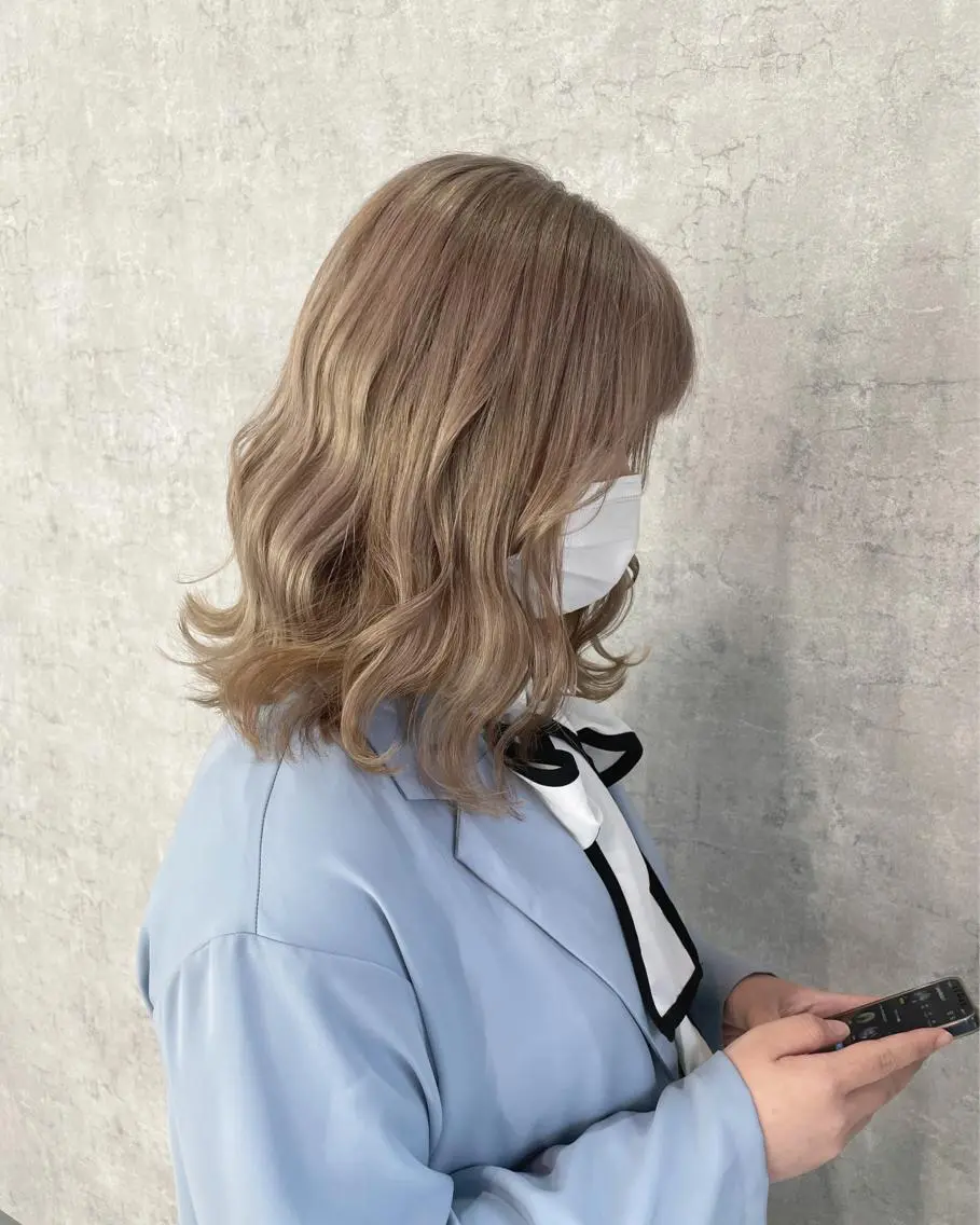 セミロング カラー パーマ ヘアアレンジ ベージュカラー ミルクティーベージュ ヘアカラー 袴田 伊代のヘアスタイル
