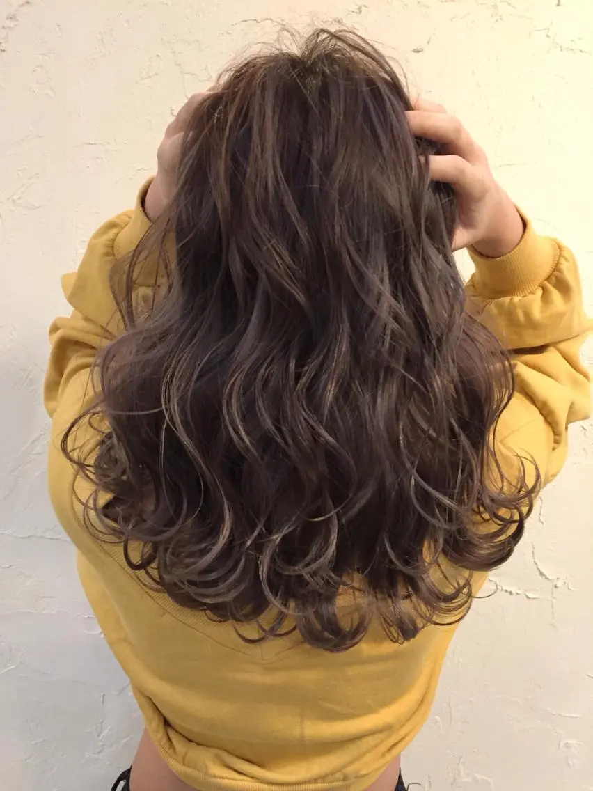 ミディアム カラー カット ヘアカラー 韓国レイヤー外国人風 透明感カラー髪質改善のヘアスタイル