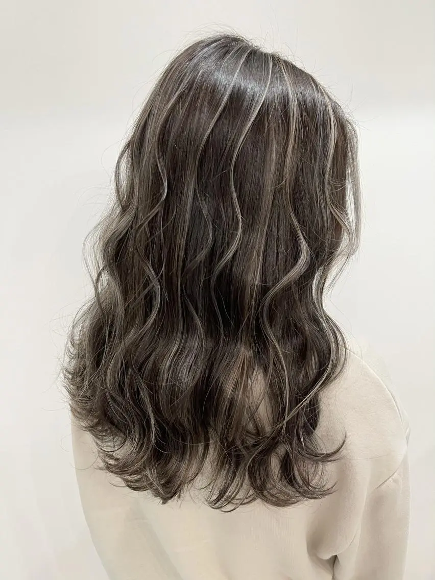 セミロング カラー ハイライトカラー ハイライト ヘアカラー トリートメント ヘッドスパ Akua【代表】 Kazumaのヘアスタイル