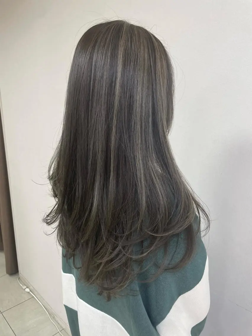 ロング カラー ヘアアレンジ ハイライトカラー ハイライト レイヤーカット ヘアカラー トリートメント 【Sweep】おじま のぞみのヘアスタイル