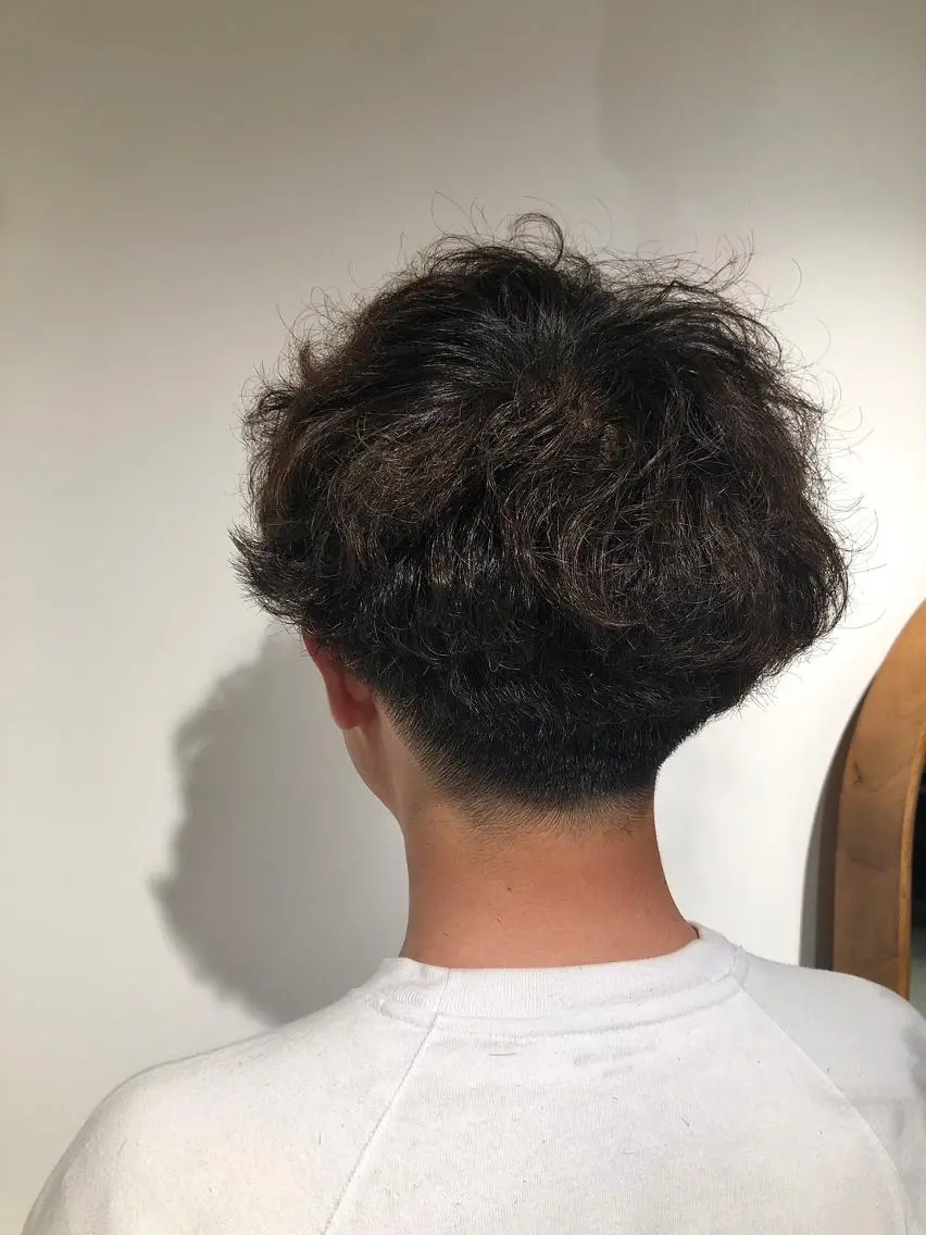 ショート メンズ アップバング ビジネス マッシュ メンズパーマ メンズツイストパーマ カット 高橋 英彦のヘアスタイル