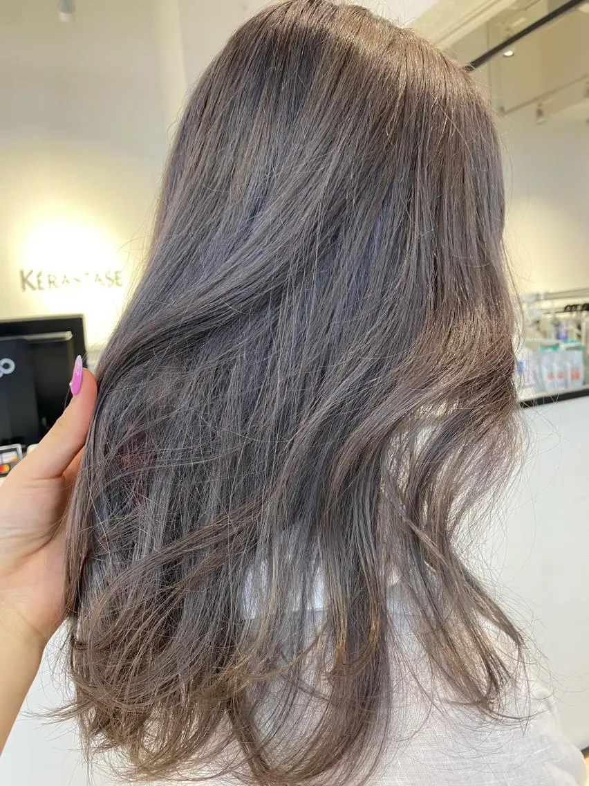 ロング ヘアカラー レイヤーカット カノン🩷のヘアスタイル
