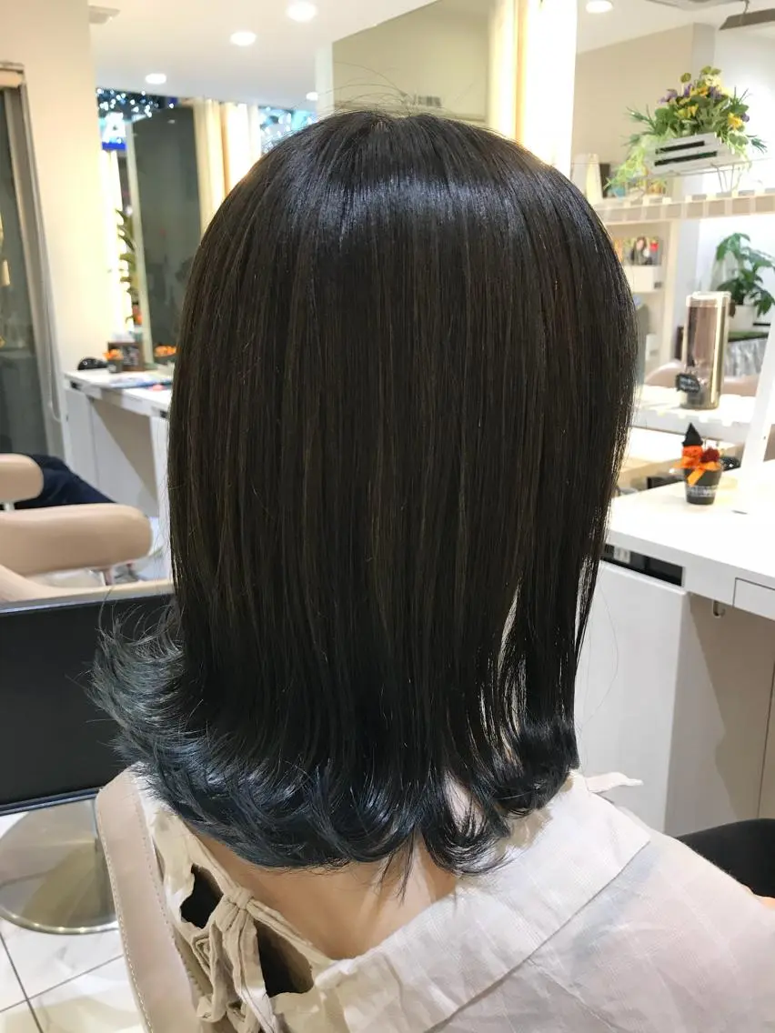 ミディアム カラー グラデーションカラー ネイビーカラー ヘアカラー 清藤綾/脱白髪染め 白髪ぼかしハイライトのヘアスタイル