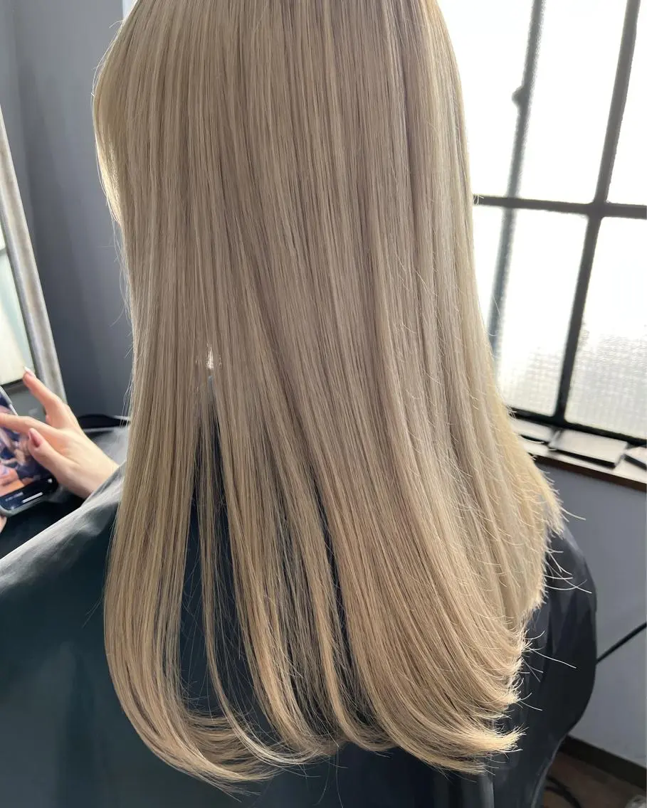 ロング カラー ショートボブ アッシュ バレイヤージュ ミストバング ベージュカラー カット ヘアカラー トリートメント 原宿サロン代表 デザインカラー伊藤卓のヘアスタイル