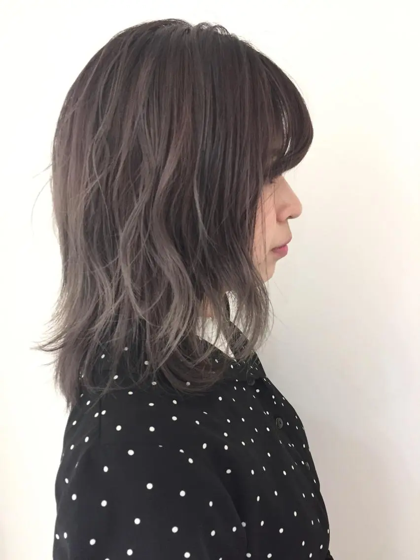 ミディアム カラー ブリーチ グレージュ ✂️小顔カット✂️ 山本有紀のヘアスタイル