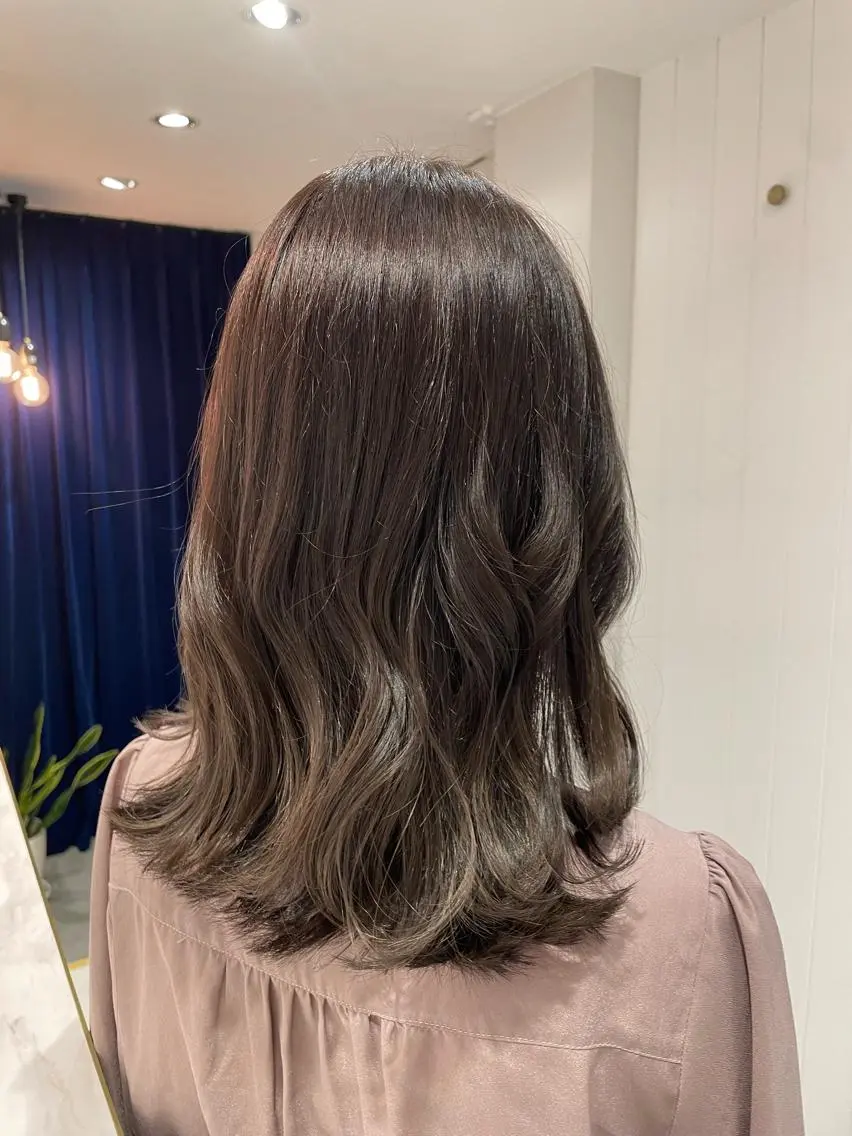 ミディアム カラー ベージュカラー オリーブベージュ オレンジ レイヤー♡ 石川優奈のヘアスタイル