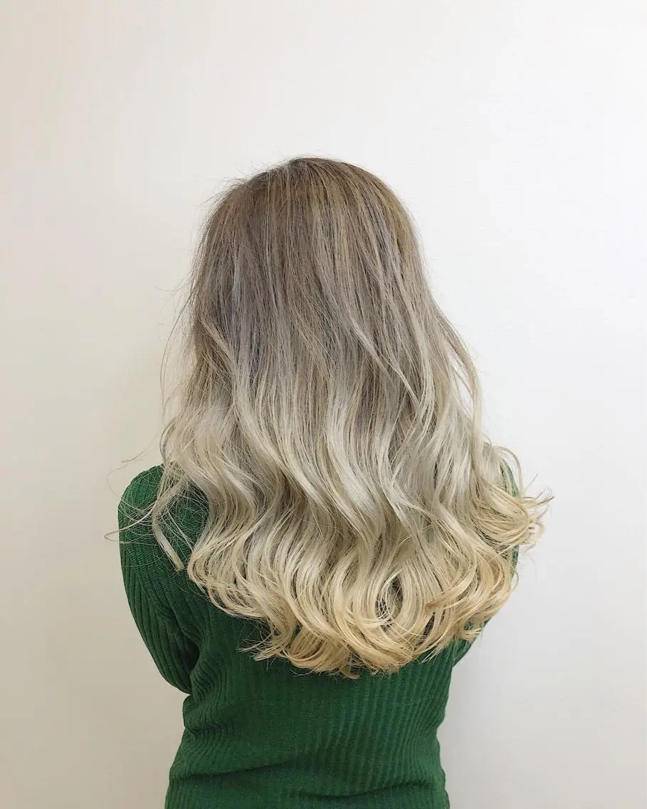 セミロング 外国人風カラー レイヤー×縮毛矯正 深見 拓のヘアスタイル