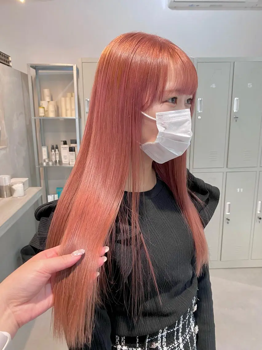 ロング カラー ブリーチ ピンクカラー ヘアカラー トリートメント 天神最安値エクステ カラーレイヤーカットのヘアスタイル