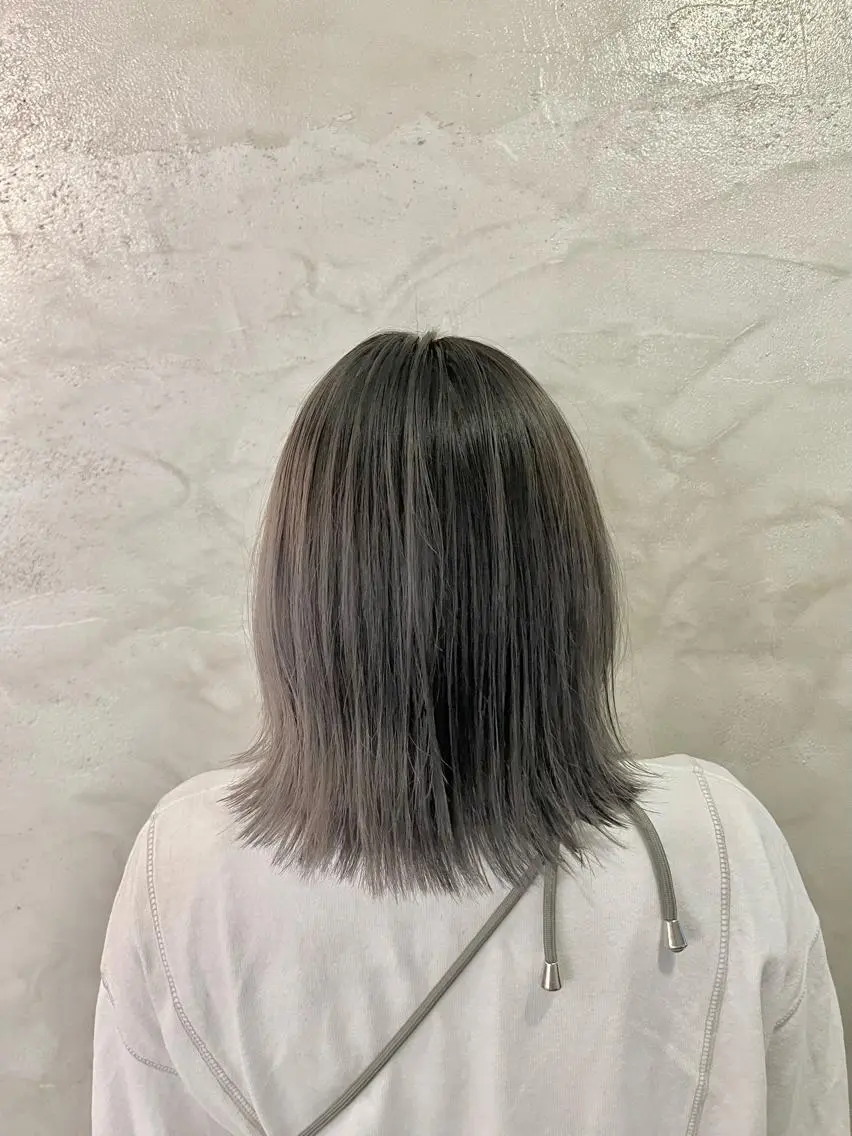 ミディアム カラー バレイヤージュ シルバー レイヤーカット 透明感カラー/ ブリーチ無し/RYOのヘアスタイル