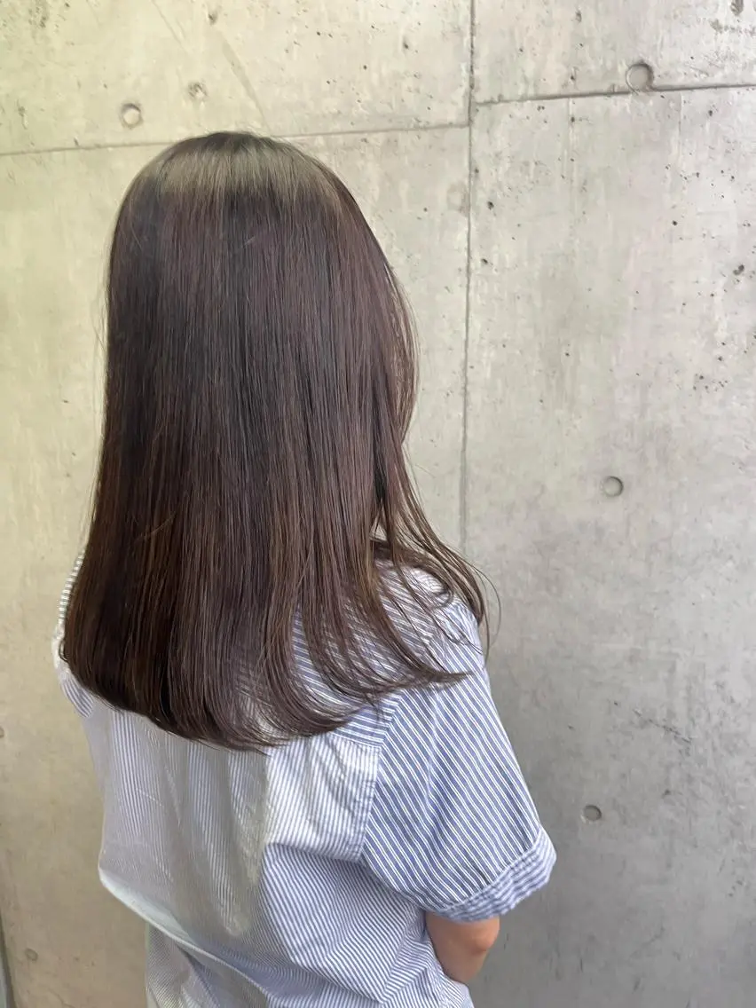 ロング カラー ベージュカラー ブラウンカラー ブラウンベージュ 透明感カラー グレージュ カット ヘアカラー トリートメント ヘッドスパ ヘアセット カジュアルを女っぽく 𝗮𝘆𝗮𝗰𝗼のヘアスタイル