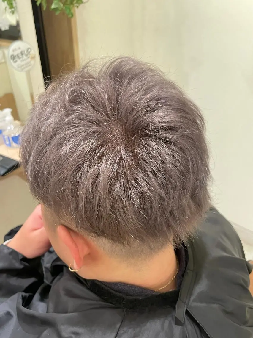 ショート カラー ブリーチ シルバー 村山 かほのヘアスタイル