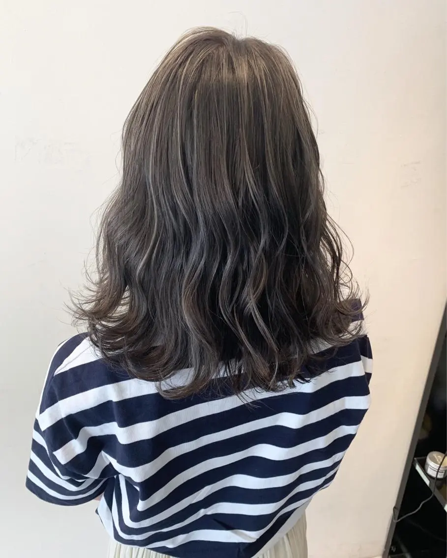 カラー アッシュ ダークアッシュ ハイライトカラー Lee 甲子園のヘアスタイル