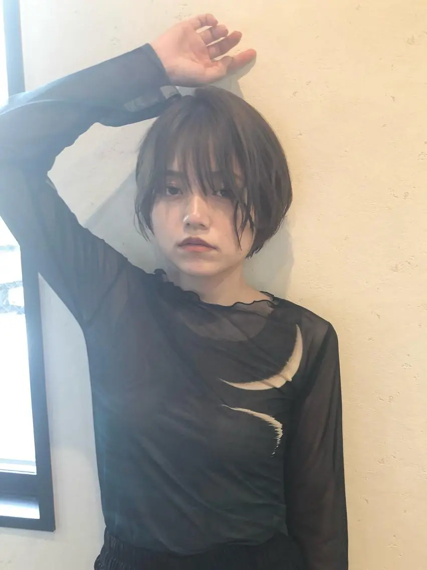 ショート カラー 丸みショート ベージュカラー オリーブベージュ ショートヘア ニュアンスカラー🫧 加納のヘアスタイル