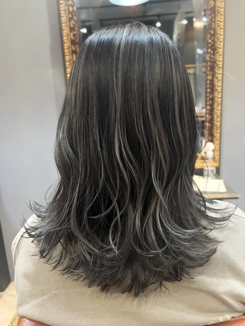 セミロング ヘアアレンジ パーマ カラー セミロングパーマ バレイヤージュ ブリーチ ケアブリーチ デザインカラー カット ヘアカラー トリートメント ヘアセット 初めでも安心🌟 newi町田✂のヘアスタイル