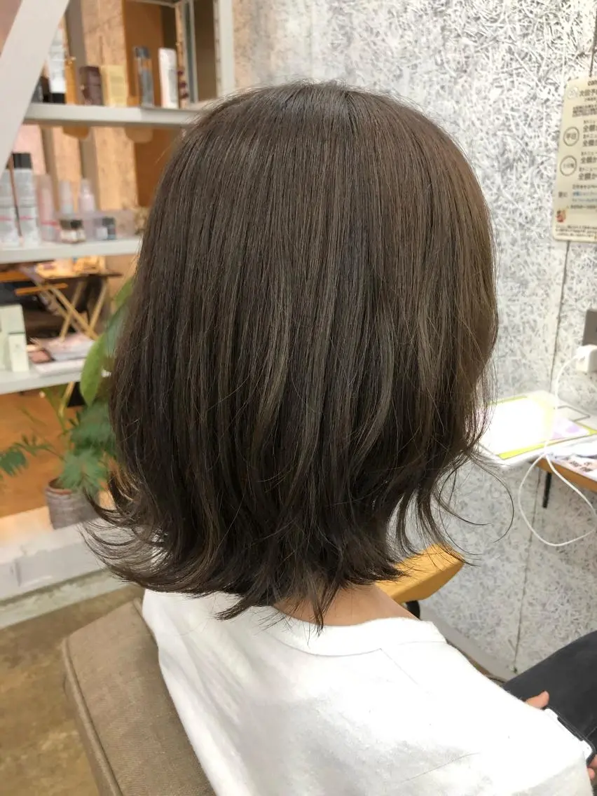 ミディアム カラー グレージュ オリーブグレージュ オリーブグレー カノエ 松江学園店のヘアスタイル