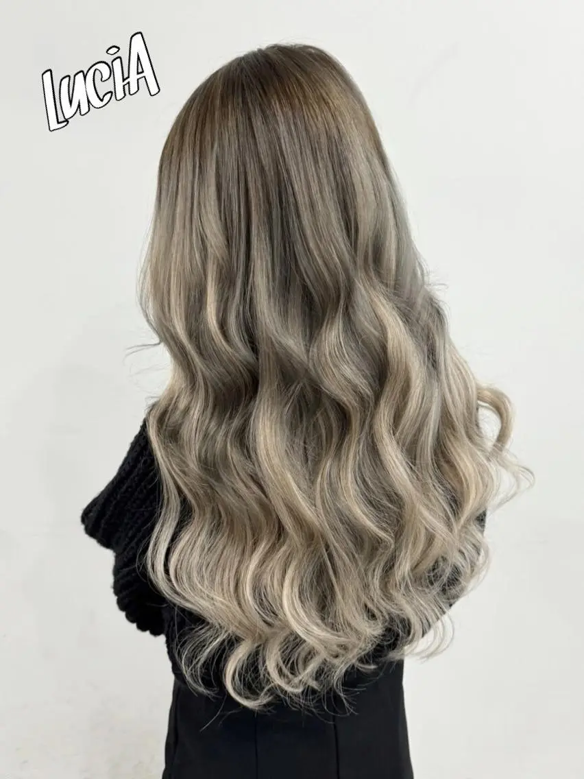 カラー ロング ヘアアレンジ シールエクステ 黒髪 ブリーチ デザインカラー ダブルカラー エクステ¥5000 LuciAカラーのヘアスタイル