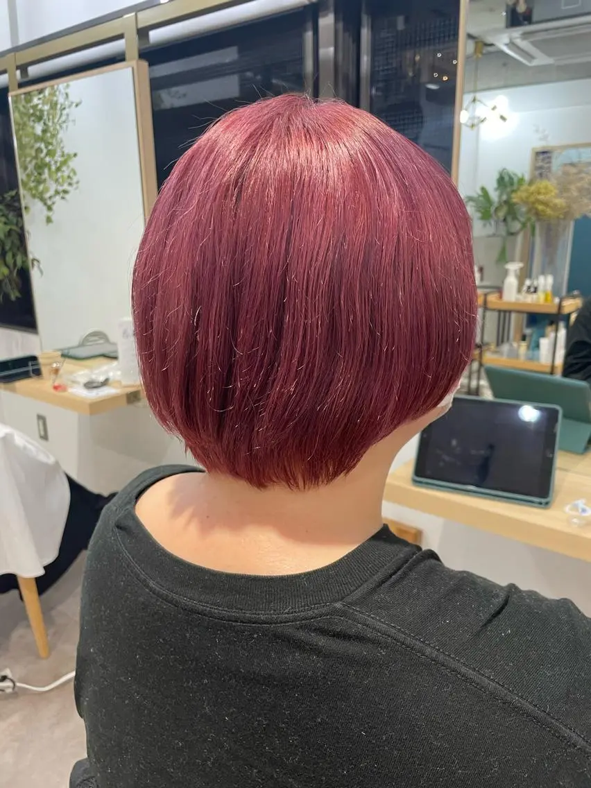 ショート カラー ブリーチ カシス ピンクカラー AMANE🌼 ハヤシサオリのヘアスタイル