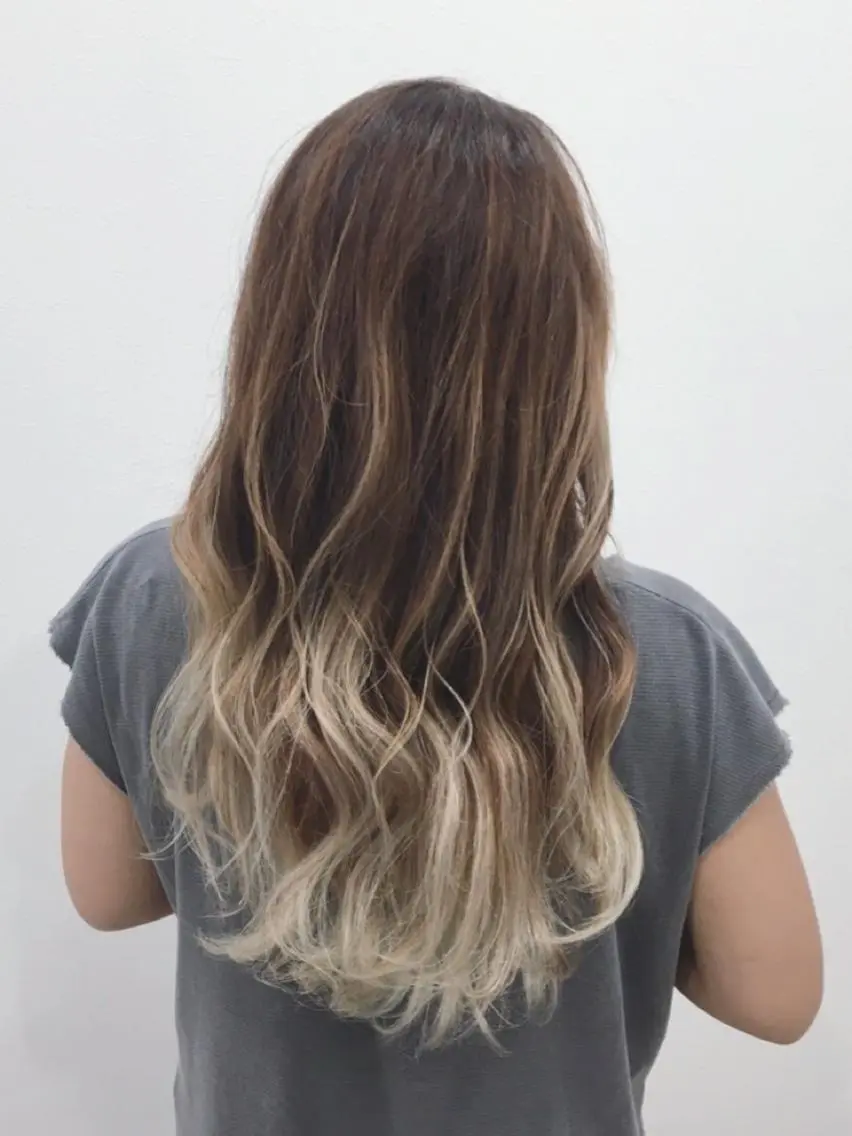 ロング カラー バレイヤージュ ブリーチ レイヤーカット 長塚 翔也のヘアスタイル