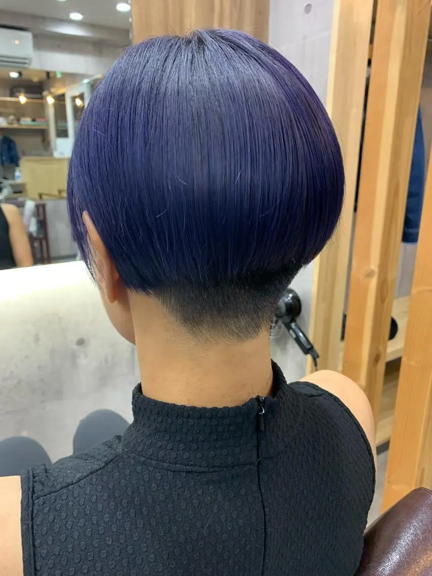 ショート カラー バレイヤージュ ブリーチ ブルーカラー ブルーバイオレット ケアブリーチ memento 斎藤大覚のヘアスタイル