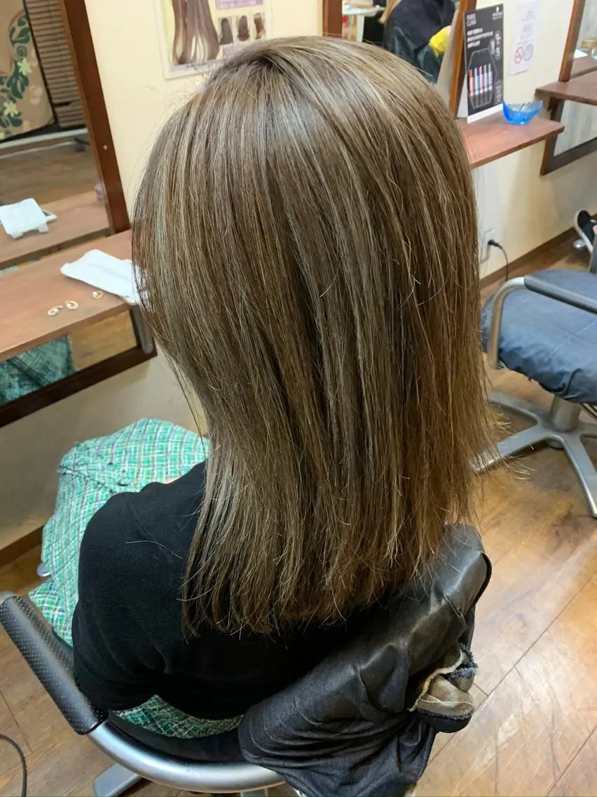 セミロング カラー カット ヘアカラー トリートメント リップカール 神戸のヘアスタイル
