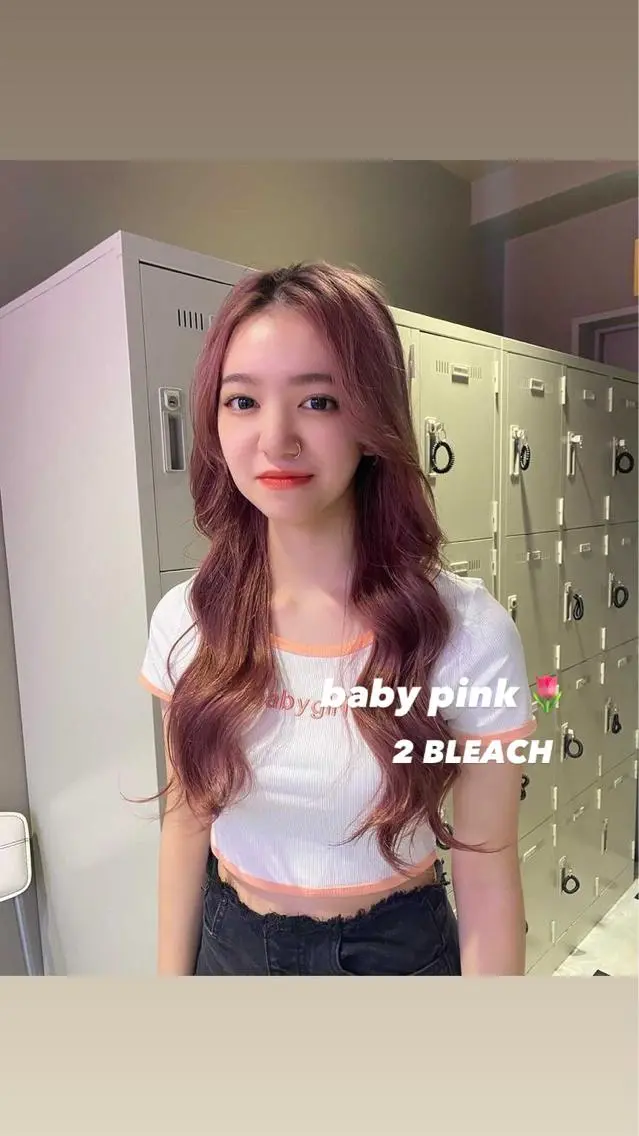 ロング カラー パーマ ヘアアレンジ メンズ キッズ ネイル マツエク・マツパ 透明感カラー ピンクカラー カラーマツエク パステルネイル ピンク KANAMI 🌏のヘアスタイル