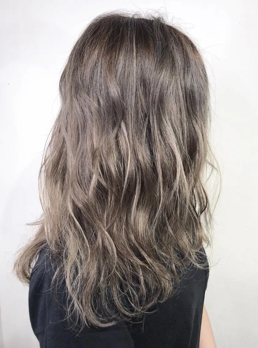 セミロング カラー _WHITE+ 南海難波店のヘアスタイル