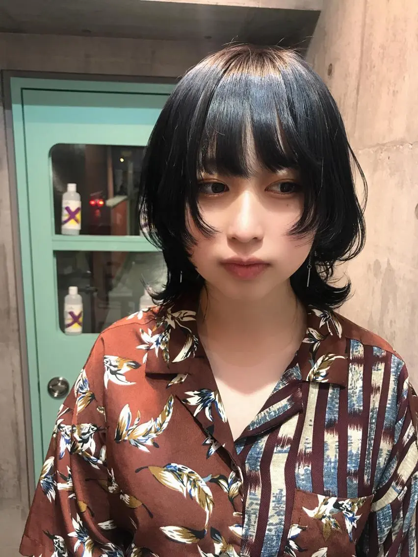 カラー ミディアム カット 縮毛矯正 ウルフカットデザイン カラー特化アールイーのヘアスタイル