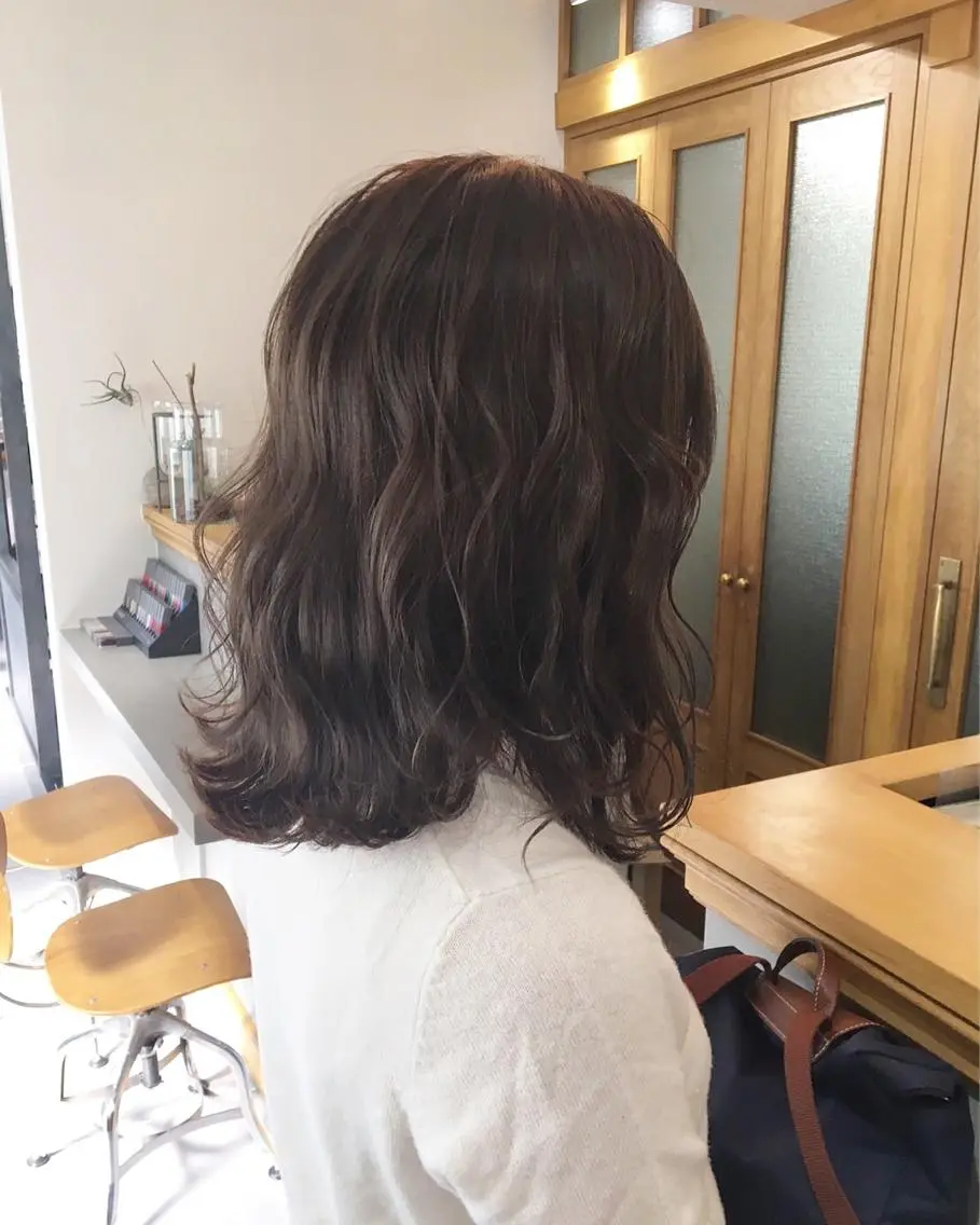ミディアム カラー 梅田 千亜希のヘアスタイル