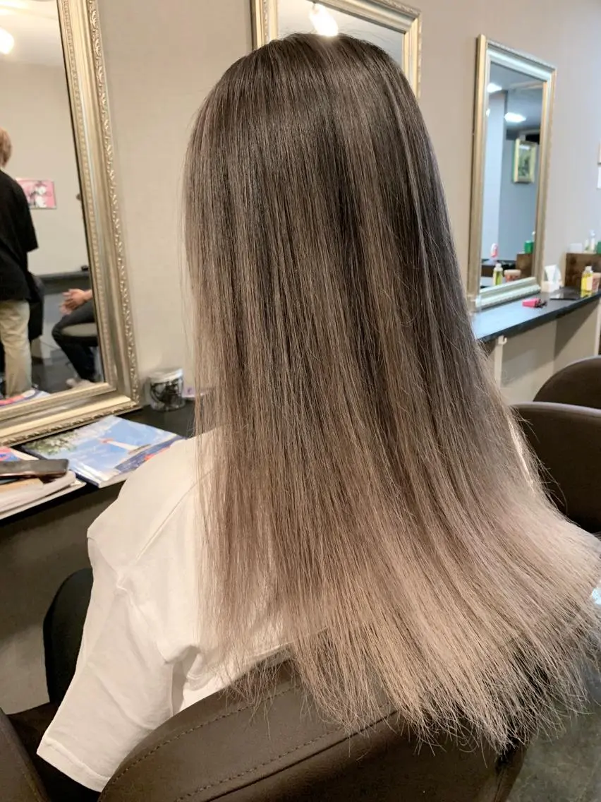 ロング レイヤーカット ヘアカラー Selene hair OSAKAのヘアスタイル