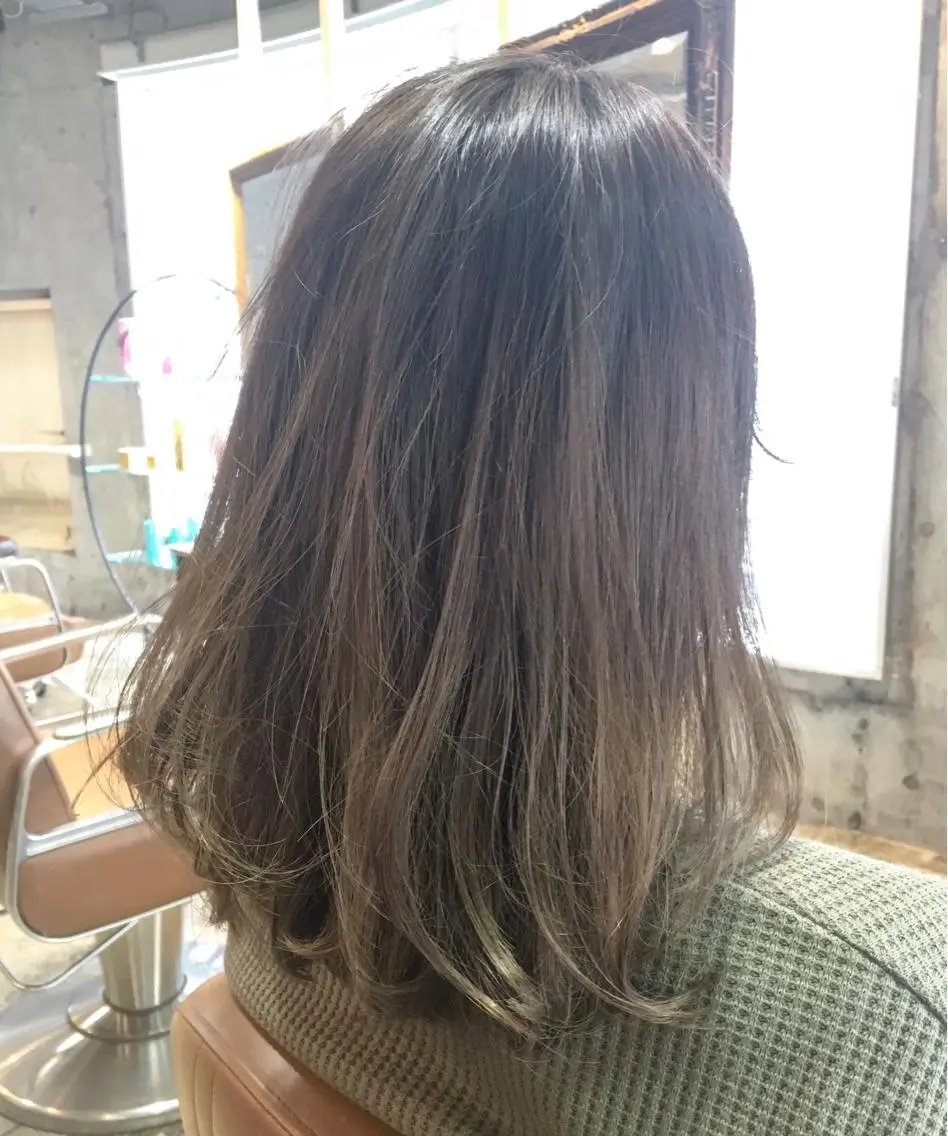 セミロング カラー アッシュ ベージュカラー ハイライトカラー ハイライト 北條 優輝のヘアスタイル