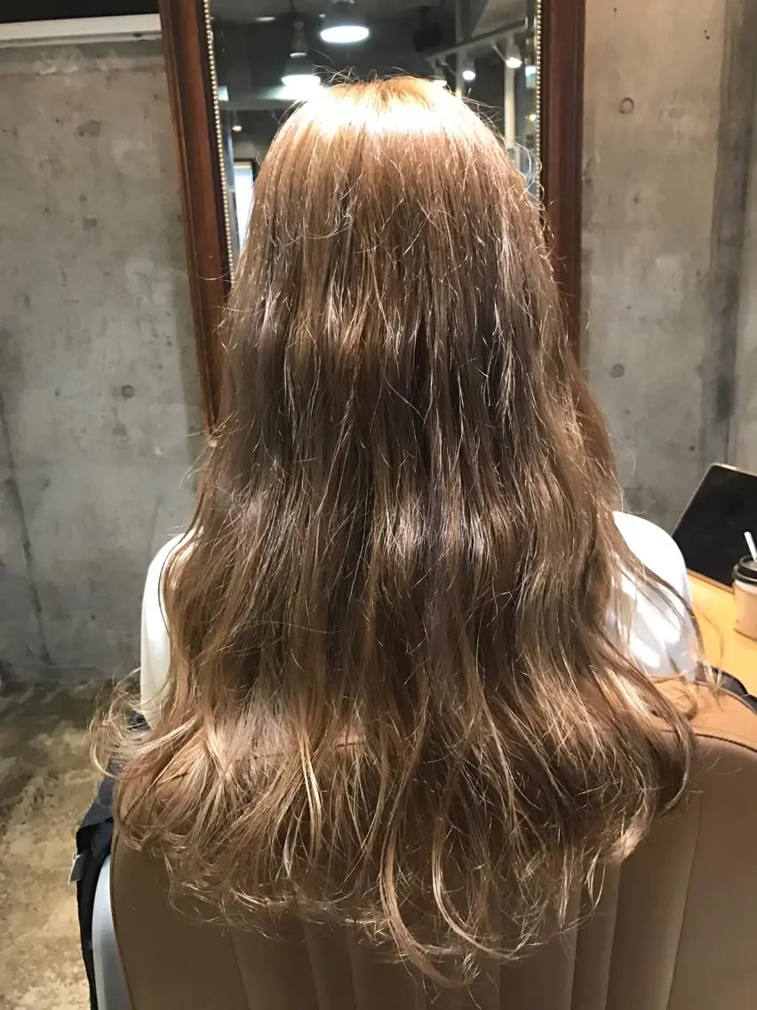 セミロング カラー パーマ ヘアアレンジ メンズ キッズ ネイル マツエク・マツパ ベージュカラー ダブルカラー サロンドミルク 渋谷高比良のヘアスタイル