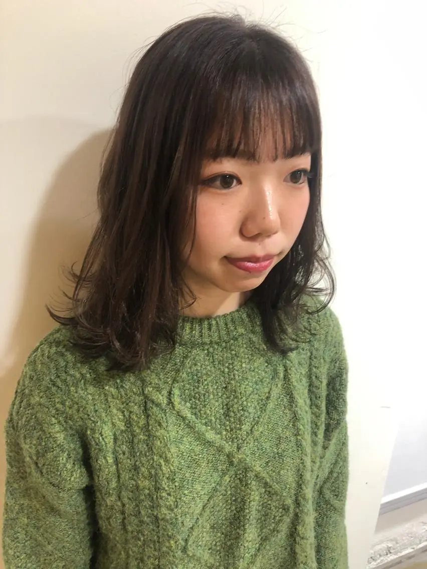 ミディアム カラー カット ヘアカラー トリートメント MIOベージュカラー 柔らかいカラーのヘアスタイル